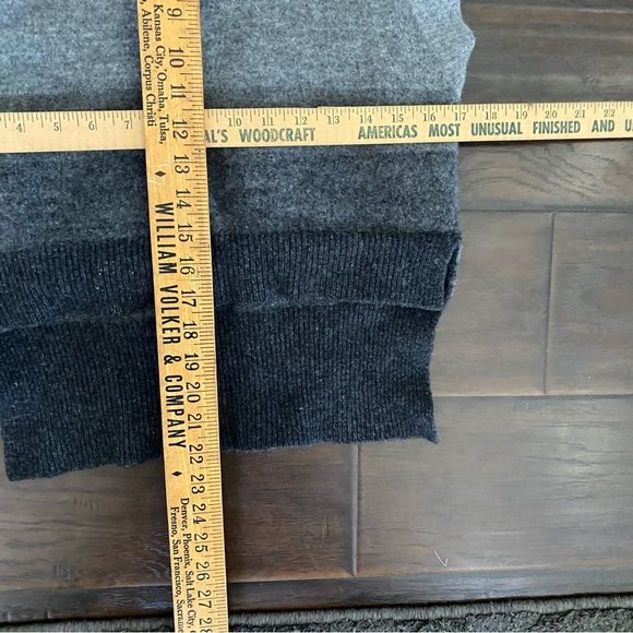 BCBGmaxarzia wool cashmere blend thick fabric sweater women’s size XS - Picture 3 of 6